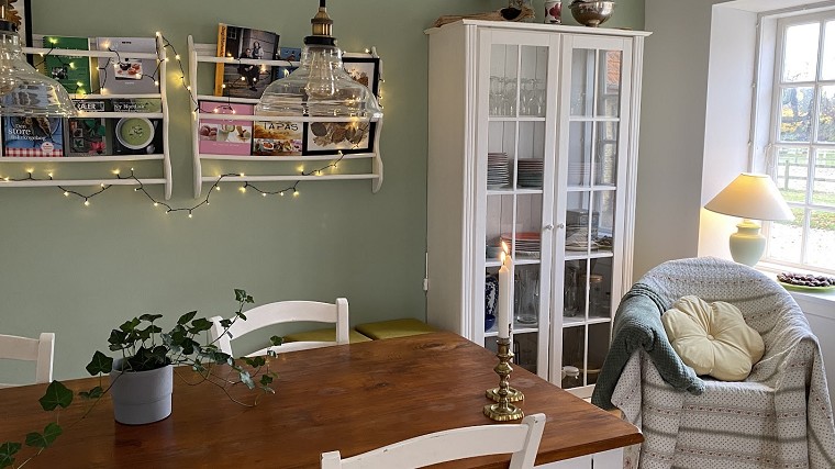 villa gress, Gavlen, lyse værelser, skriveophold, ro og fred, fordybelse, møn,refugieophold, skriveophold, portfløjen, villa gress, møder, skrivero, natur